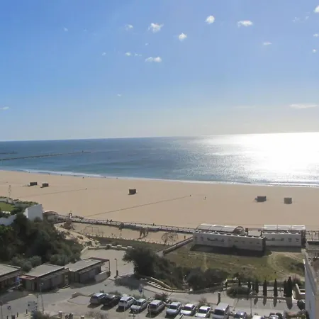 Girafa Mit Blick Auf Wasser By Interhome